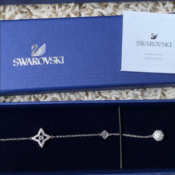 Swarovski Star Bracelet - Picture 4 of 5
